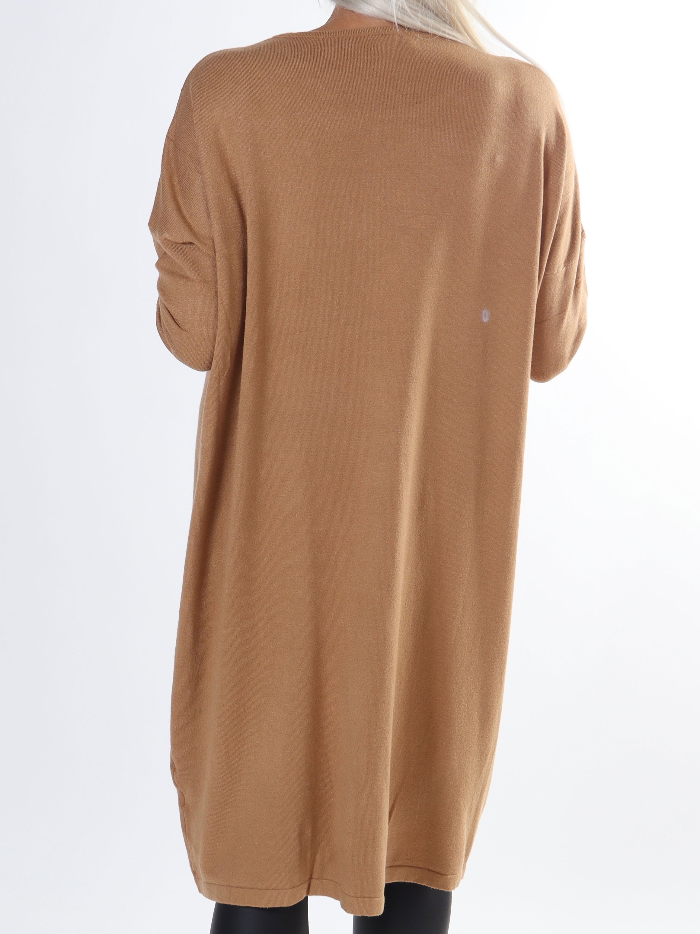 Yasha - Mjuk stickad plus size klänning i elastiskt tyg utsmyckad med strass